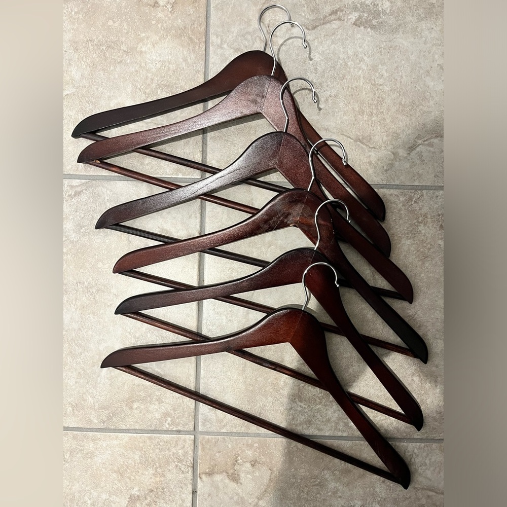 Set of 6 wood hangers for adult-size clothes - Dark cherry